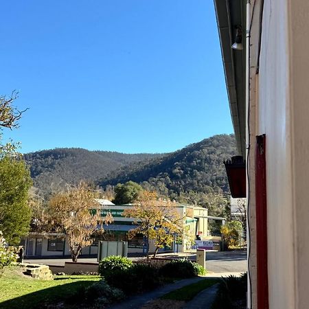 Colonial Bank Motel Omeo Exterior foto